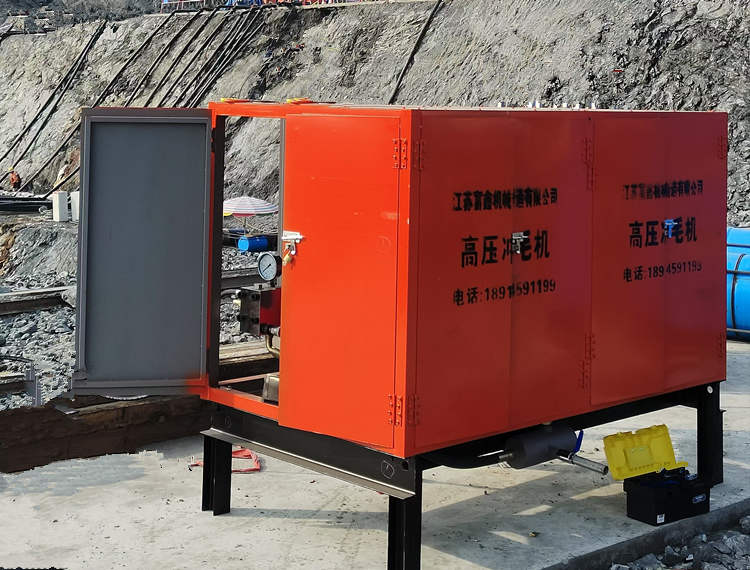 High pressure punching machine