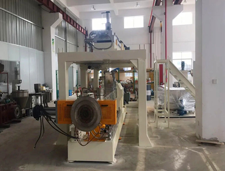 Continuous mixing machine